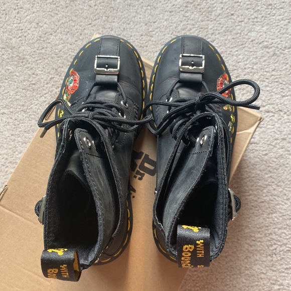 Dr. Martens Gomez Floral Embroidered Combat Boot Platform RARE - Picture 8 of 9